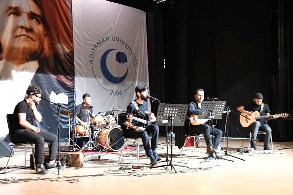 Öğrenciler Yıl Sonu Moral Konseri Düzenledi
