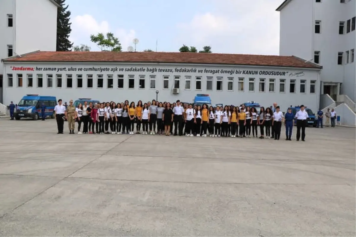 Öğrencilerden İl Jandarma Komutanlığına Ziyaret