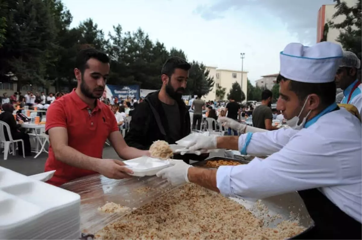 Öğrencilerden Kızılay ve Belediyeye Teşekkür