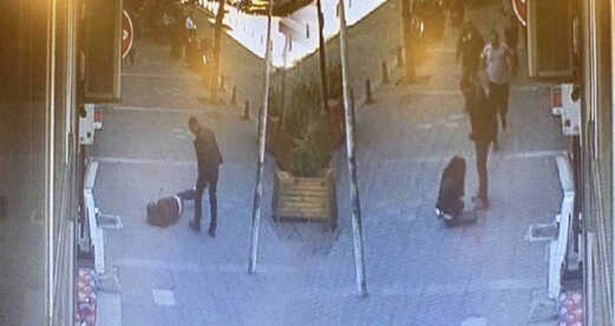 Sokak Ortasında Karısını Döven Koca, Çevredekilerden Dayak Yedi