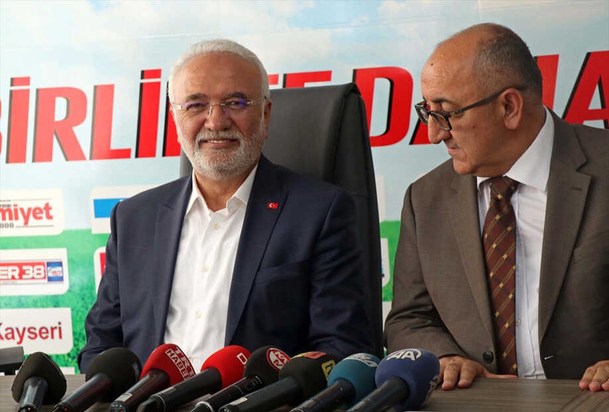 Tükürdüklerini Yalamak Zor Gelir"