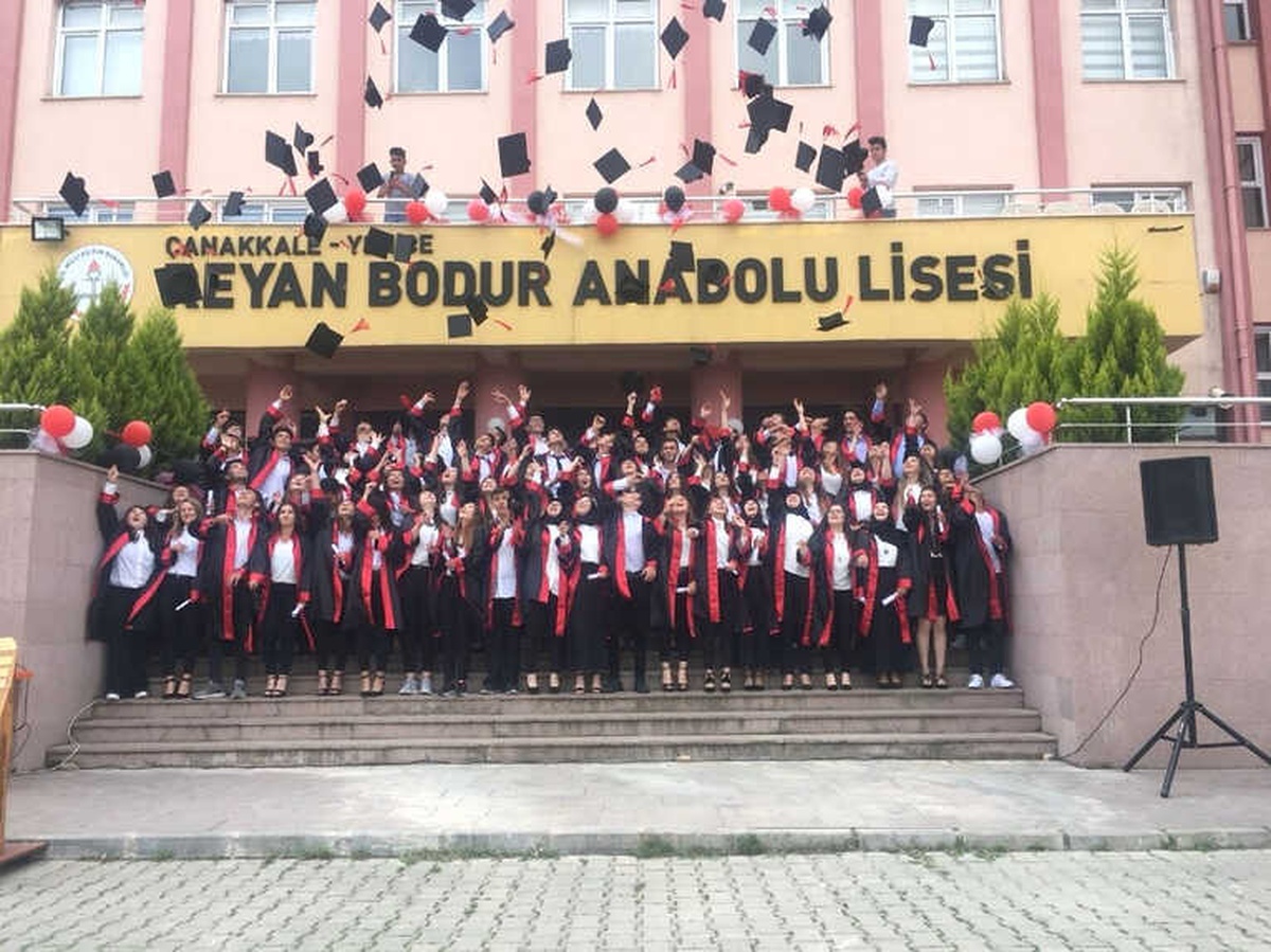 Yenice Reyan Bodur Anadolu Lisesi 10\'uncu Mezunlarını Verdi