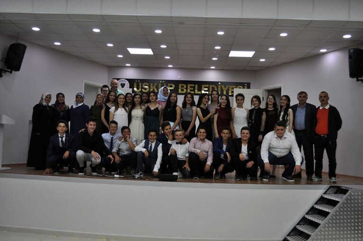 Zeybek Oynayarak Mezun Oldular
