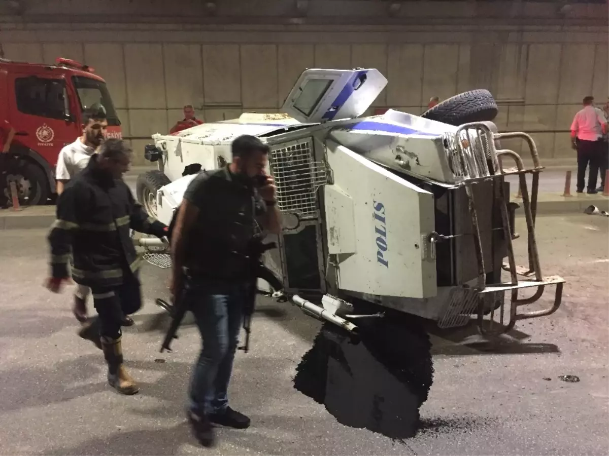 Zırhlı Araç Kamyonetle Çarpıştı: 2 Polis Yaralı