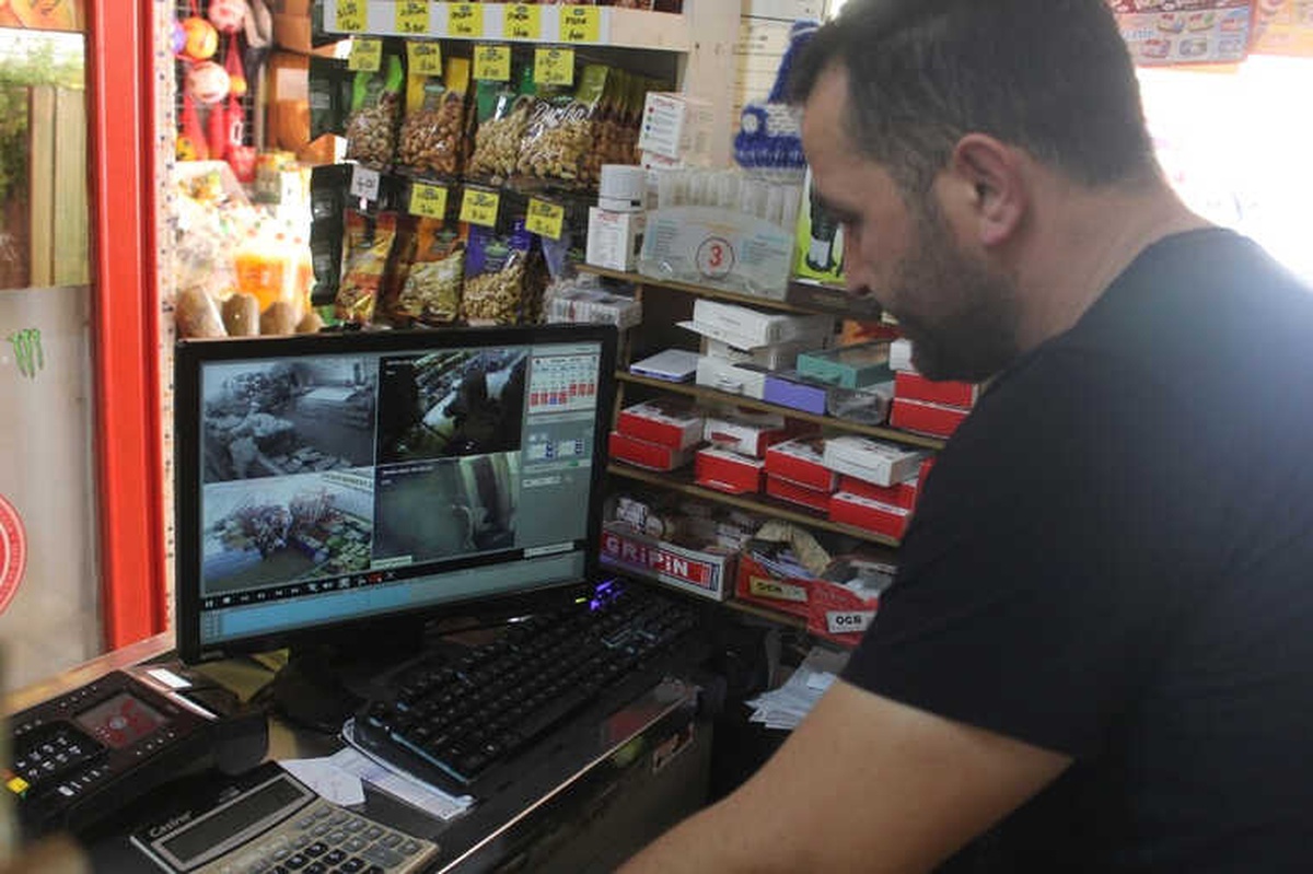 Antalya\'da Sigara Hırsızlığına Gizli Kamerayla Suçüstü