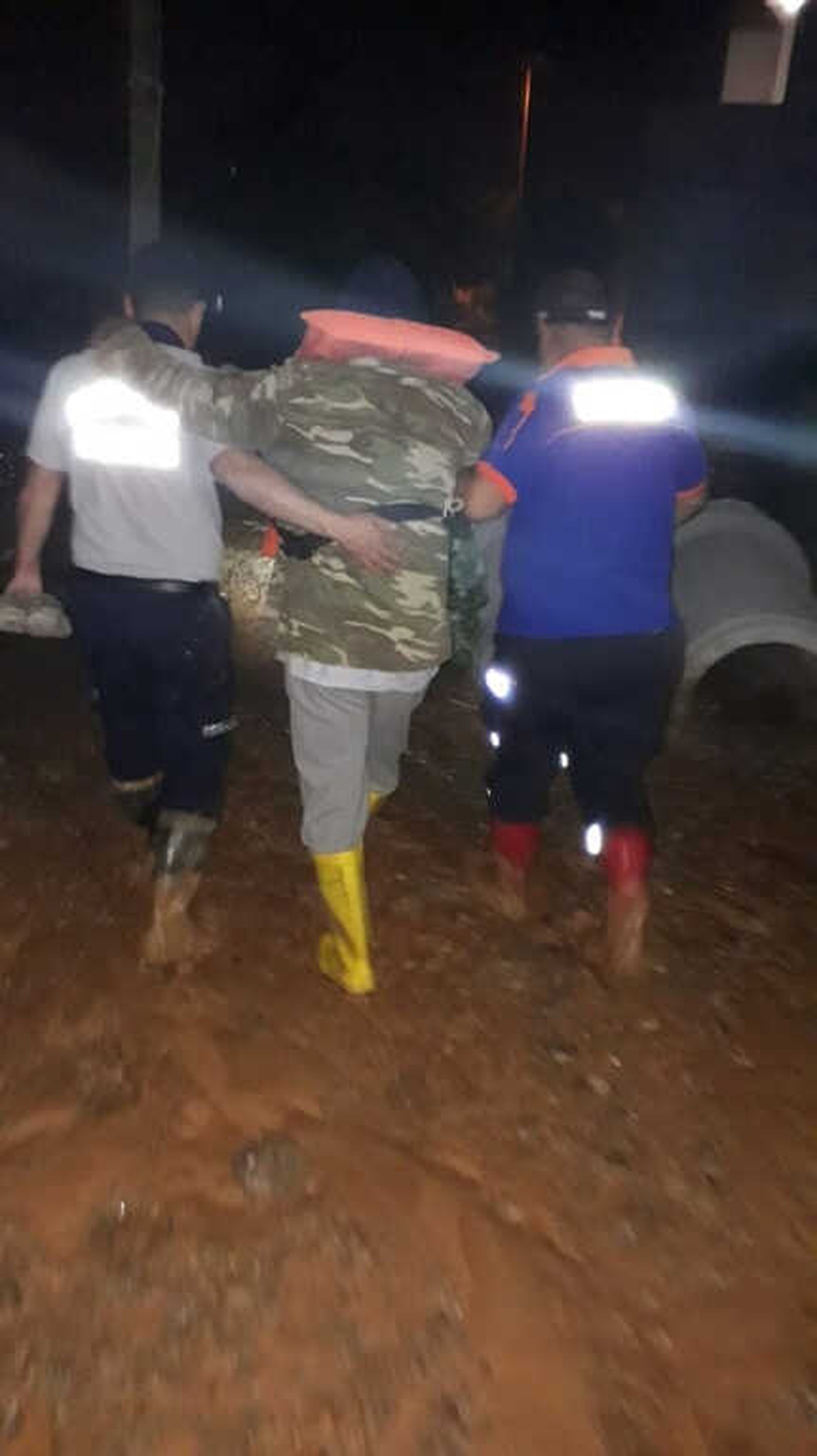 Aşırı Yağış Nedeniyle Dereler Taştı, 3 Mahalle Sular Altında Kaldı
