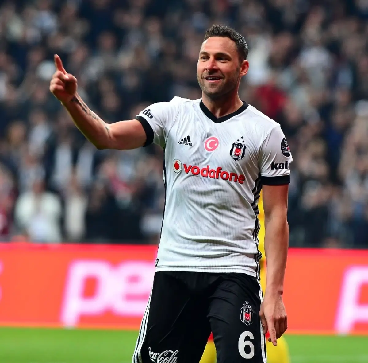 Beşiktaş Tosic\'i Borsaya Bildirdi