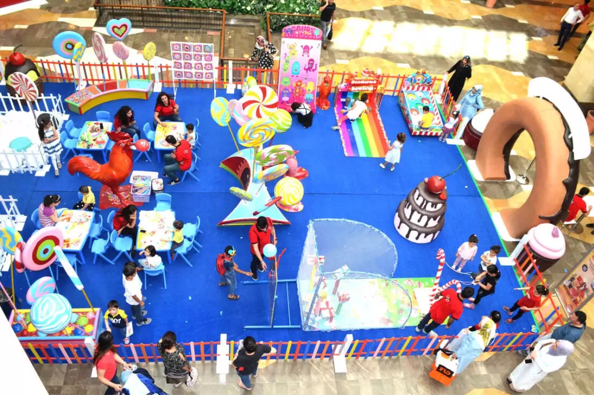 Çocuklar Şeker Köy Atölyesi\'nde Oyuna Doyuyor