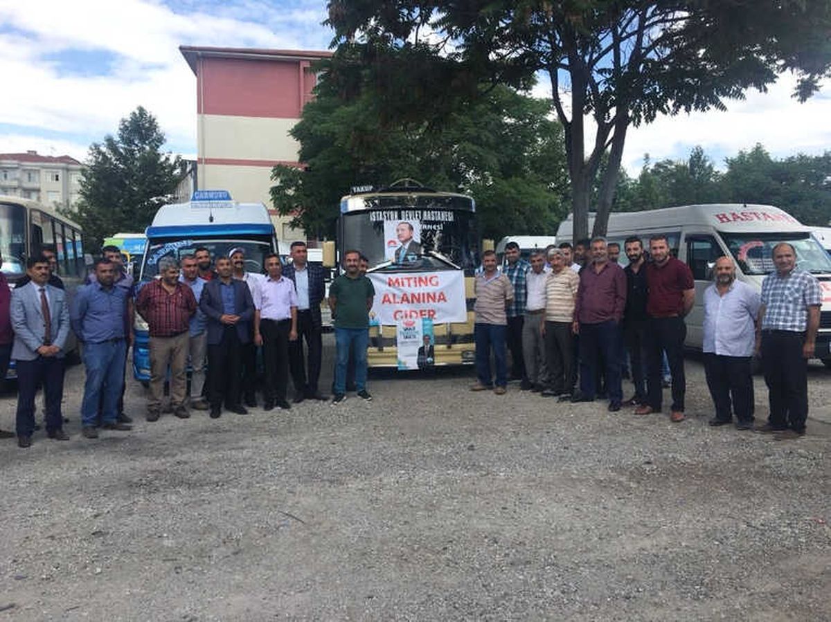 Cumhurbaşkanı Erdoğan\'ın Mitingine Minibüsçülerden Destek