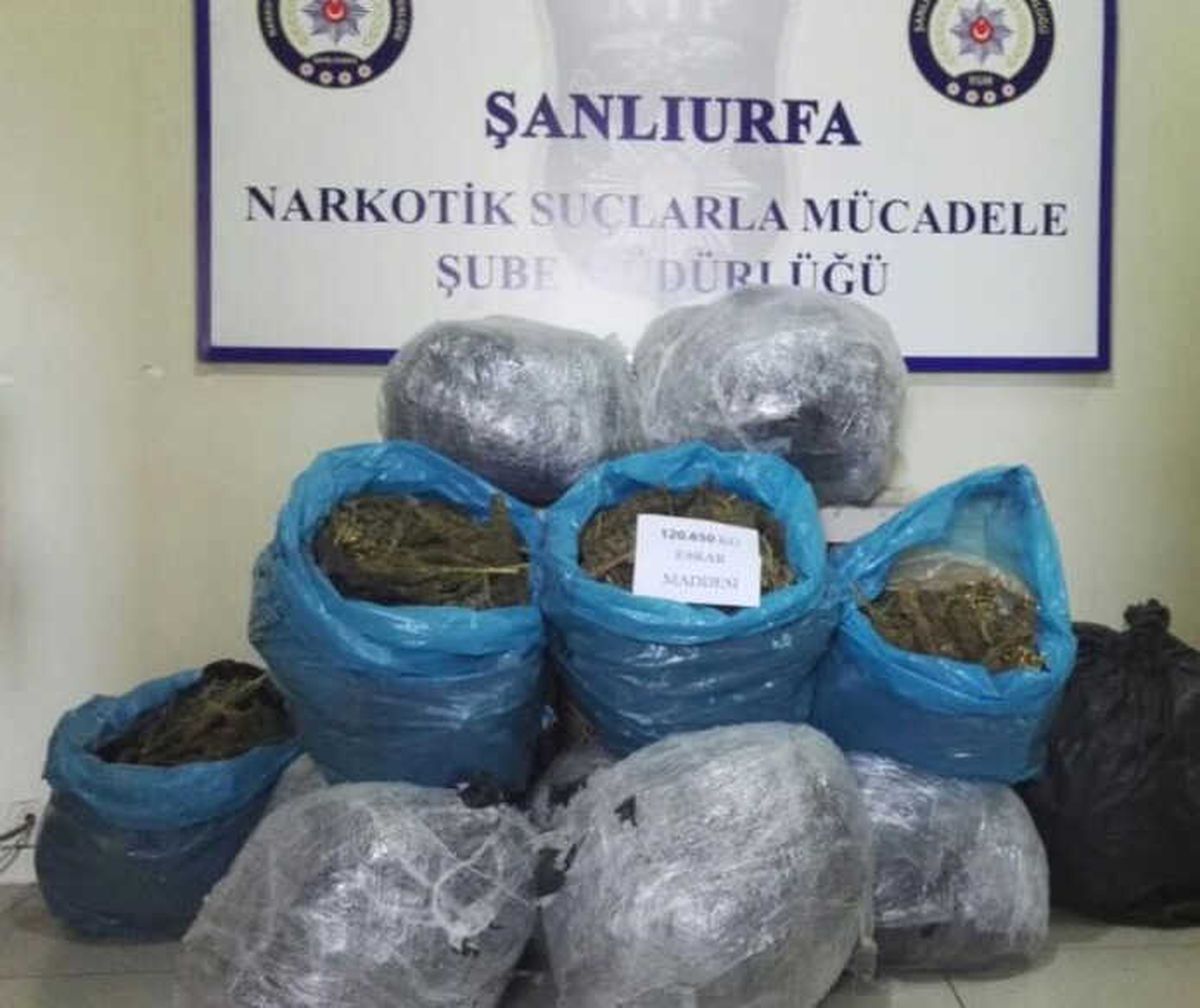 Dur\' İhtarına Uymayan Minibüsten 121 Kilo Esrar Çıktı