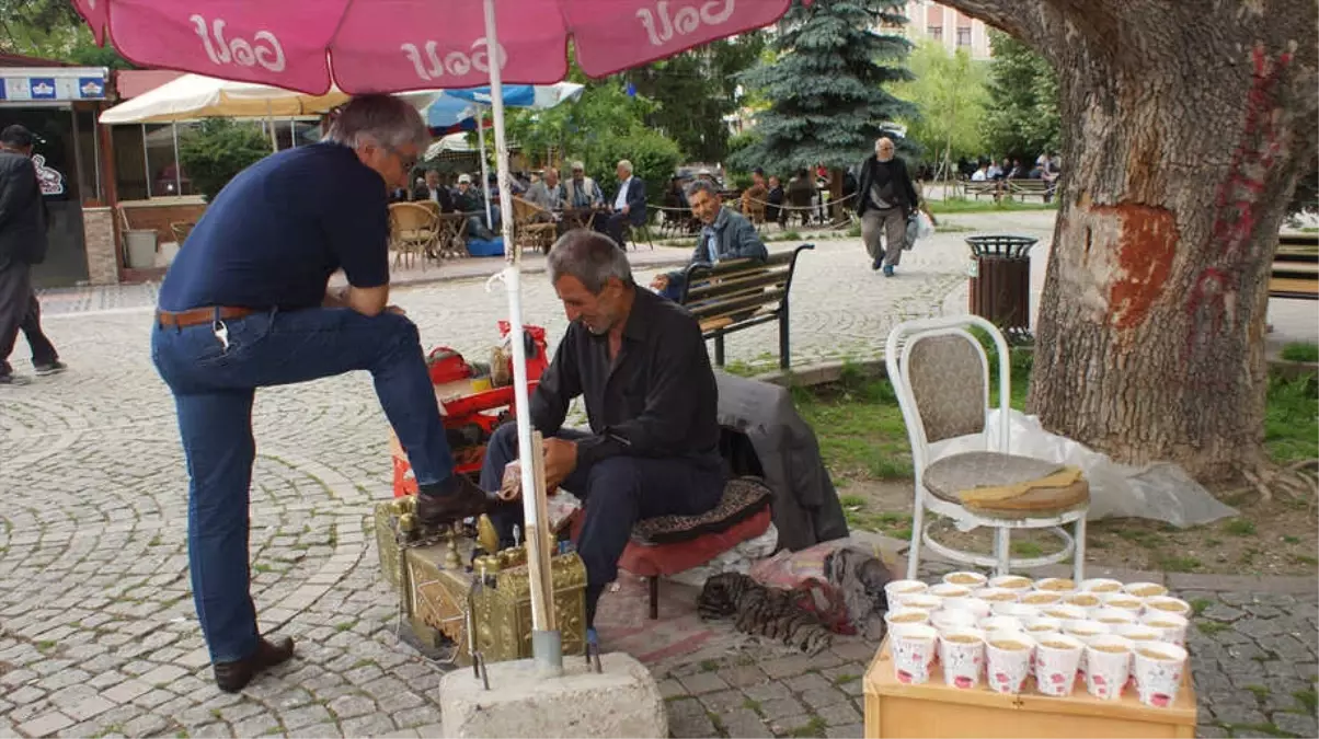 Engelli Ayakkabı Boyacısının Azmi