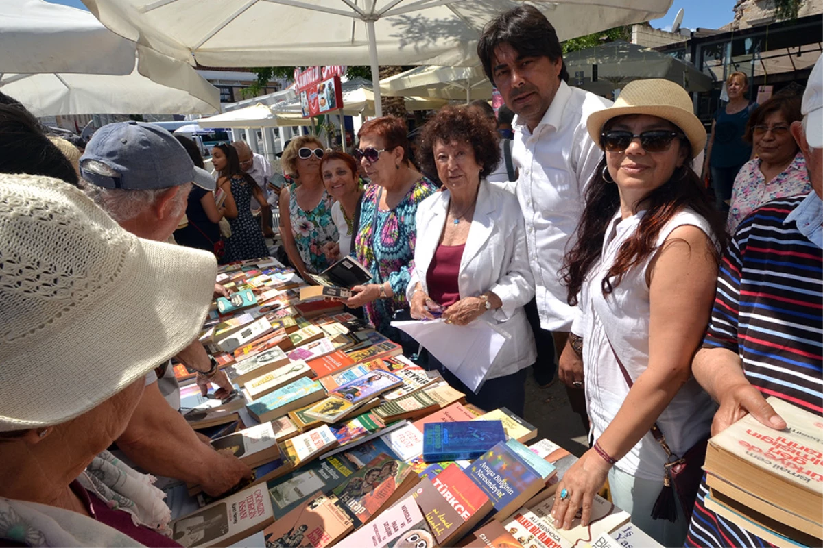 Foça\'da Geleneksel Kitap Şenliği