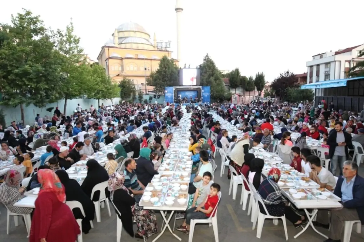 Gebze\'de İftar Sofrası Adem Yavuz Mahallesi\'nde Kuruldu