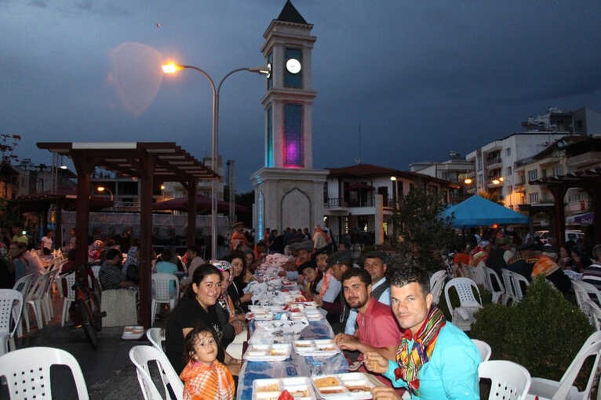 Germencik\'te İftar Yemeği Yoğun İlgi Gördü