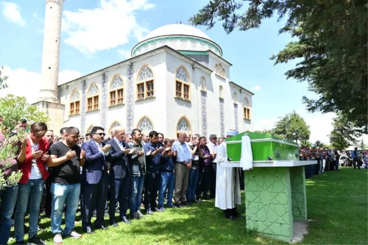 Kazada Hayatını Kaybeden Hasan Akgümüş Toprağa Verildi