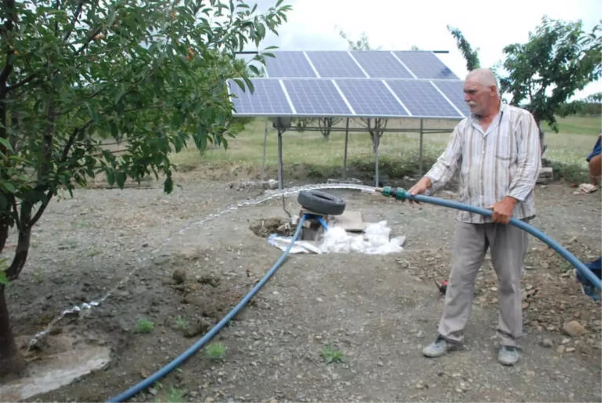 Kiraz Bahçesini Güneş Enerjisi Sistemi ile Suluyor