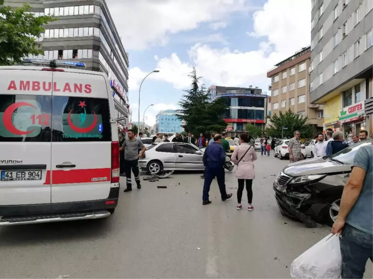 MHP Kocaeli Milletvekili Adayı Kaza Yaptı: 2 Yaralı