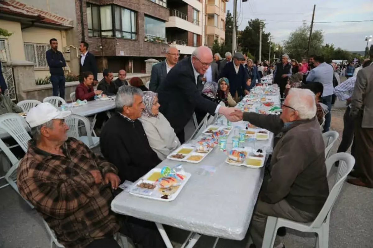 Osmangazi Mahallesi\'nde 5 Bin Kişiyle İftar