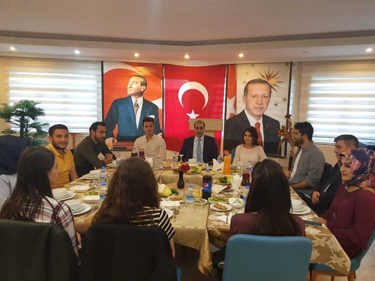 Polisler Üniversite Öğrencileriyle İftarda Buluştu