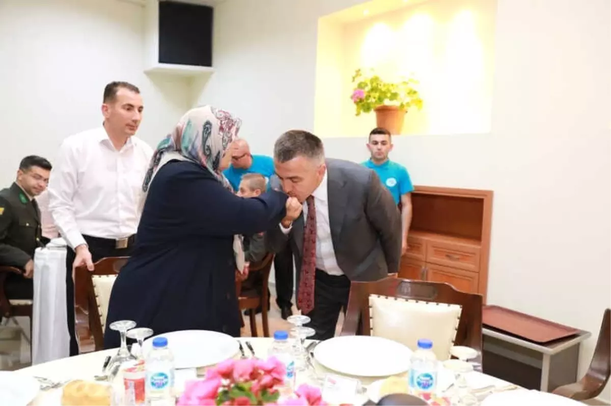 Şehit ve Gazi Yakınları İftar Yemeğinde Bir Araya Geldi