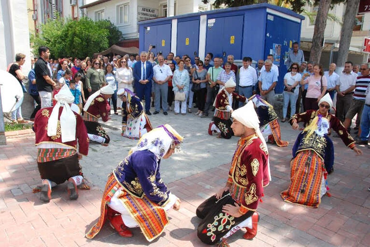 Silifke\'de Halk Eğitim Merkezi Yıl Sonu Sergisini Açtı