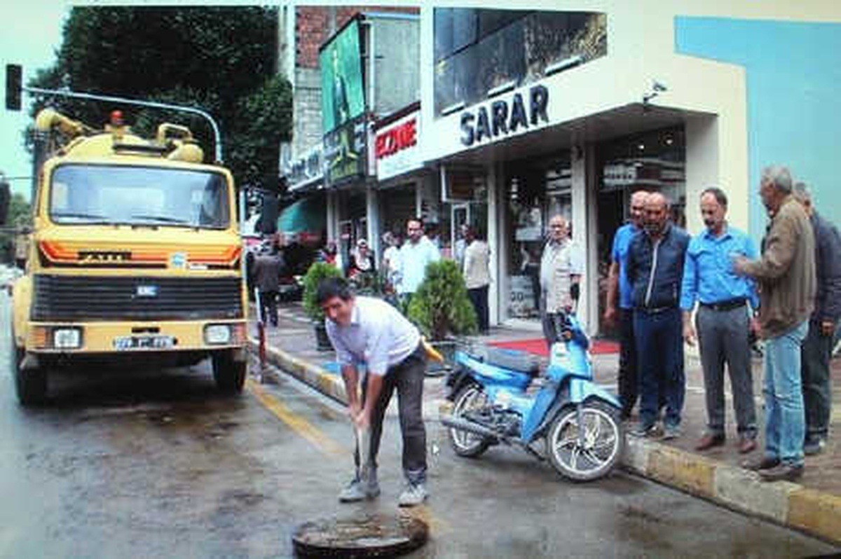 Tonlarca Fuel Oili Kanaliazyon Şebekesine Döküp, Kaçtılar