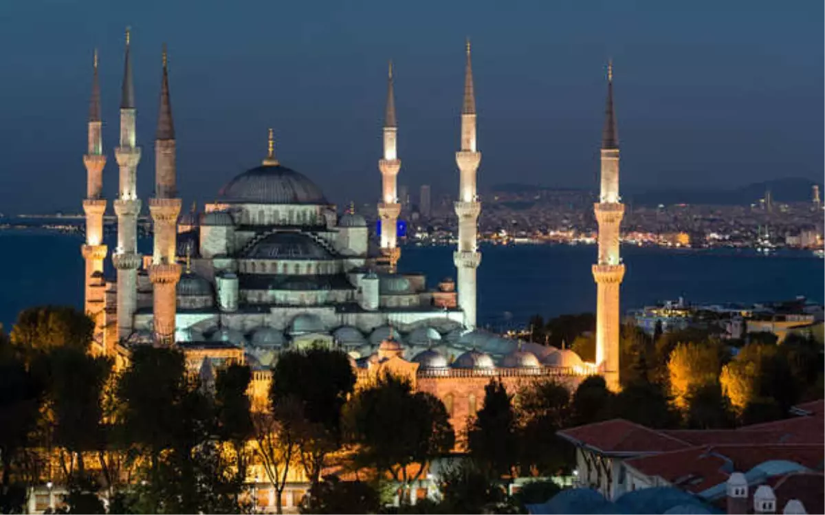 Türkiye Ramazan\'da İstanbul\'a Akın Ediyor