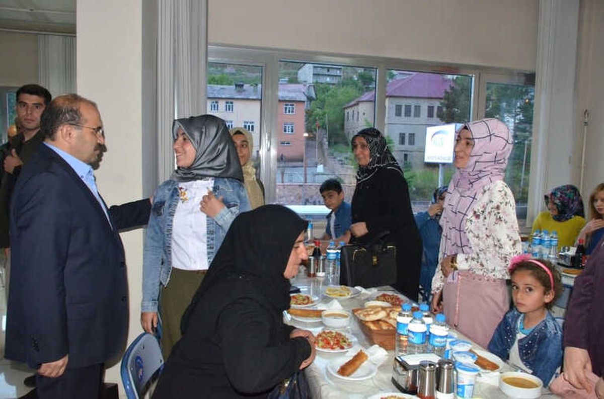 Vali Ustaoğlu Sgk Çalışanları ile İftarda Bir Araya Geldi