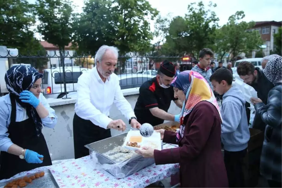 Vefa ve Yıldırım Beyazıt\'ta İftar