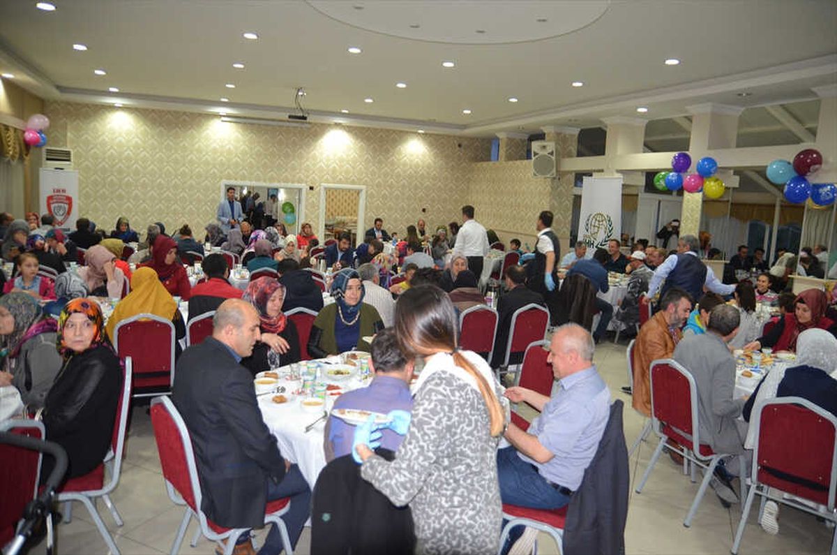 Yetimler İçin İftar Düzenlendi