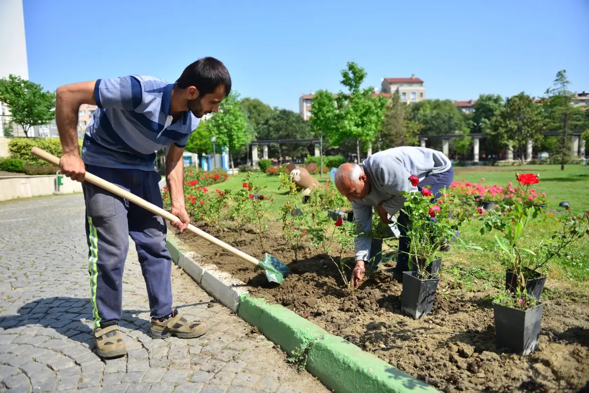 Yıldırımın Parkları Çiçek Açıyor