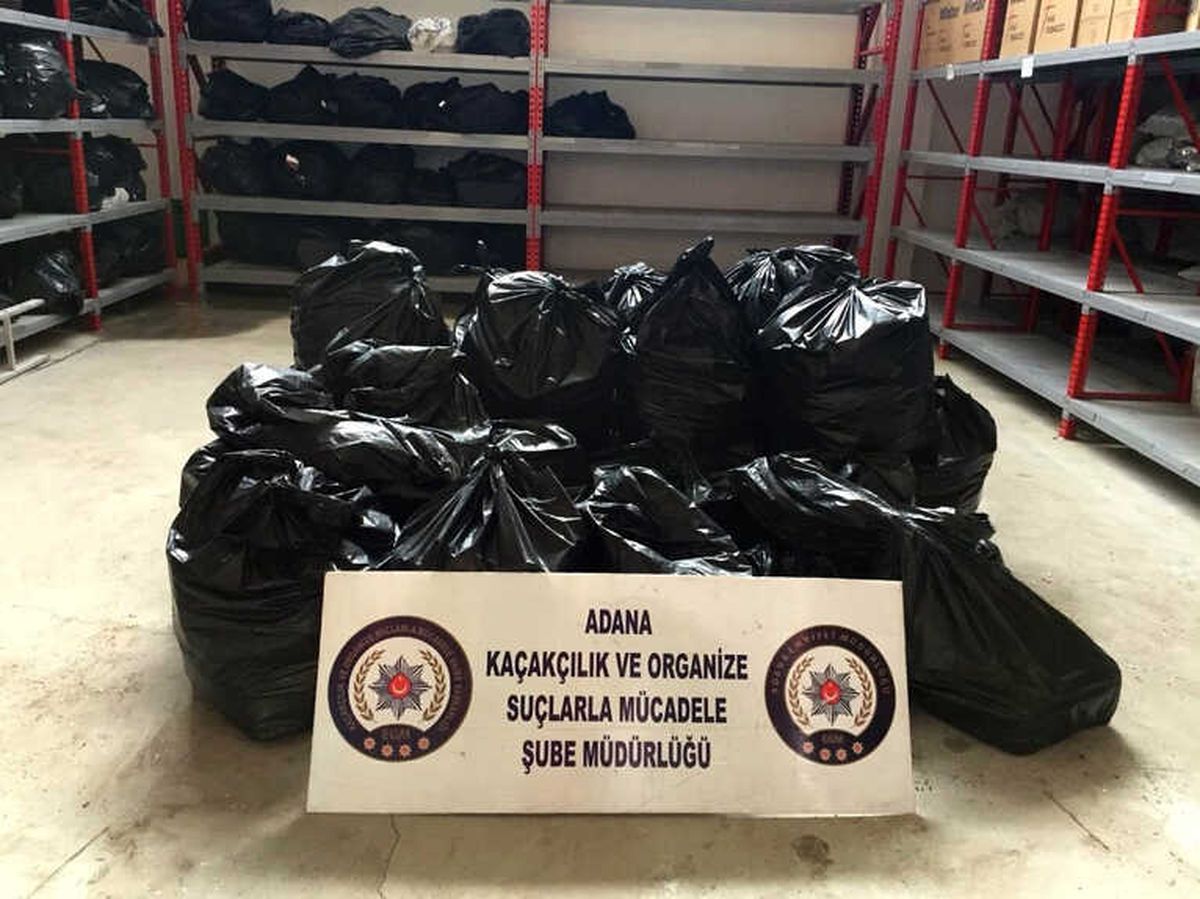 Adana\'da 14 Bin 100 Paket Kaçak Sigara Ele Geçirildi