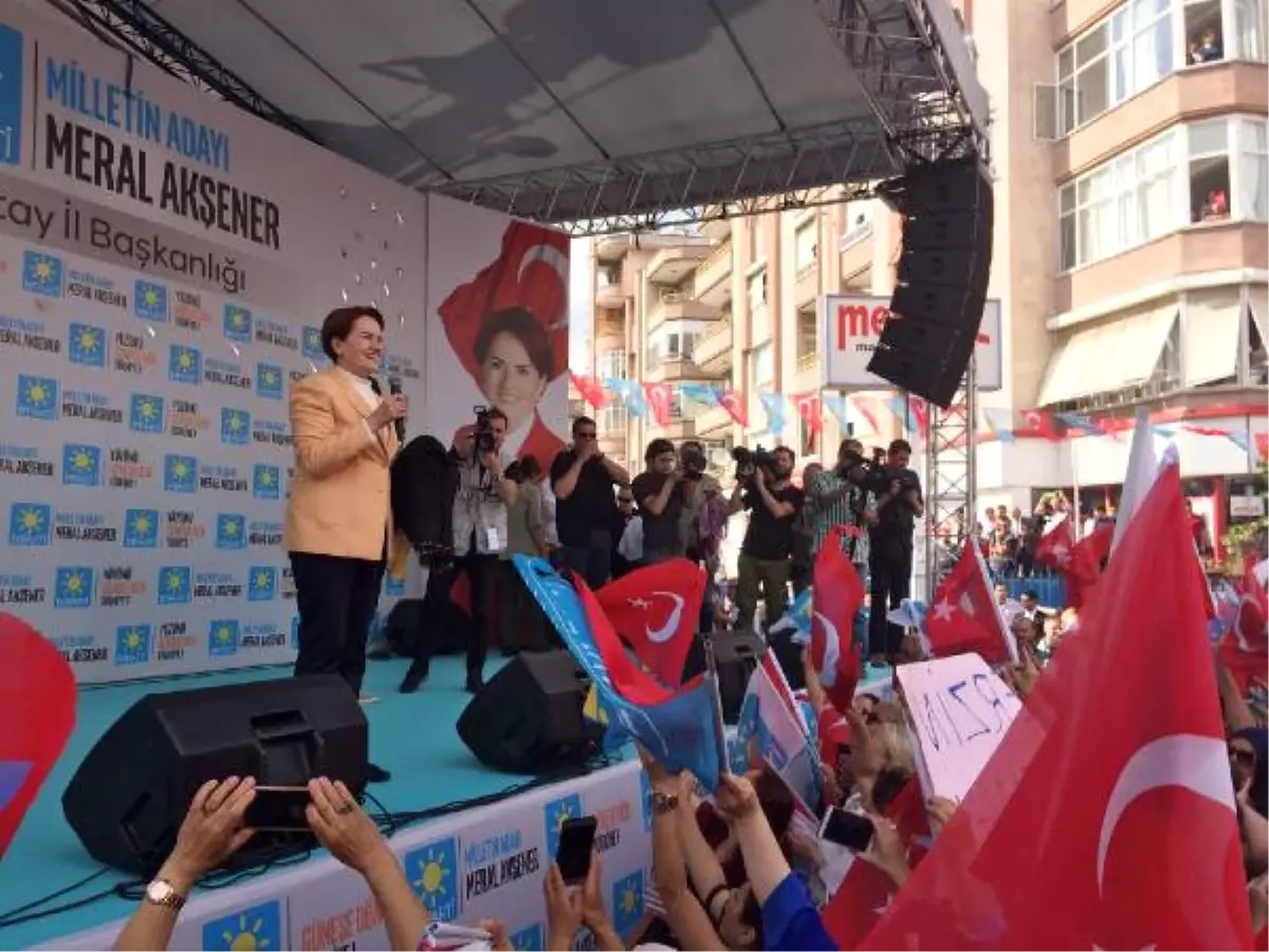 Akşener: Siyasetçinin Görevi, Vatandaş Aç mı Tok mu Bilmek