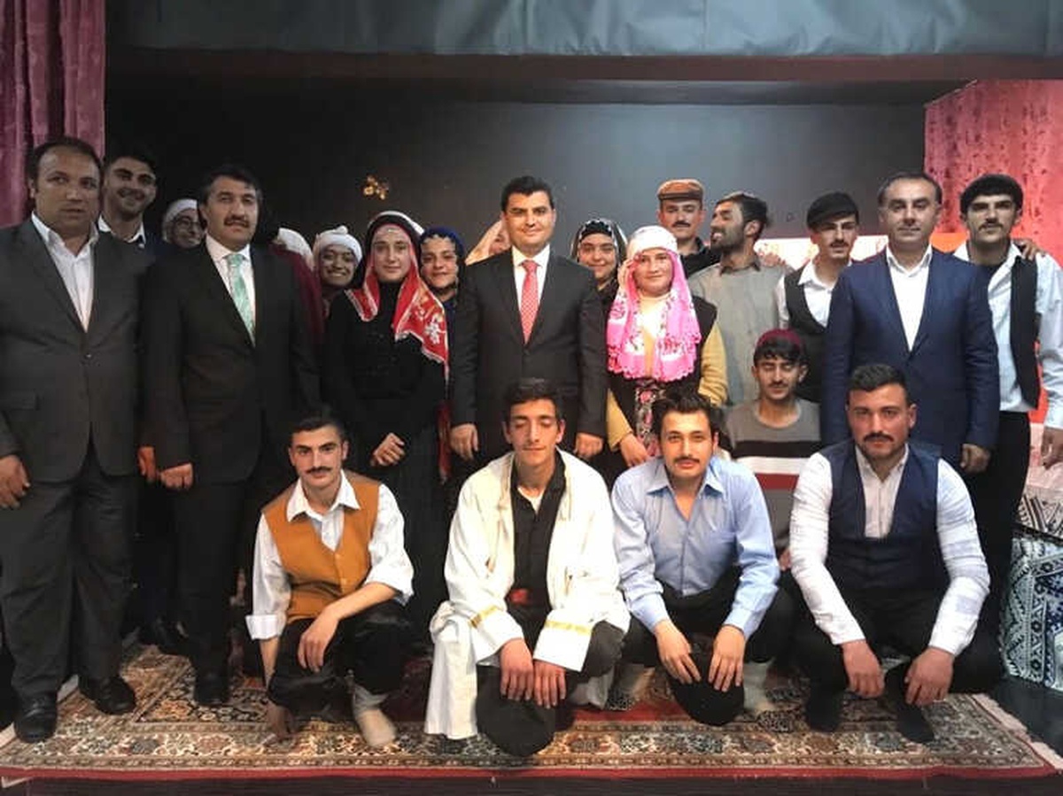 Anadolu Lisesi Öğrencilerinden Tiyatro Gösterimi