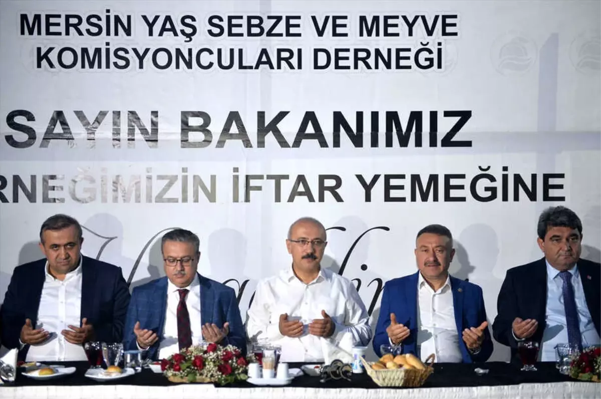 Bakan Elvan Hal Esnafıyla İftar Yaptı