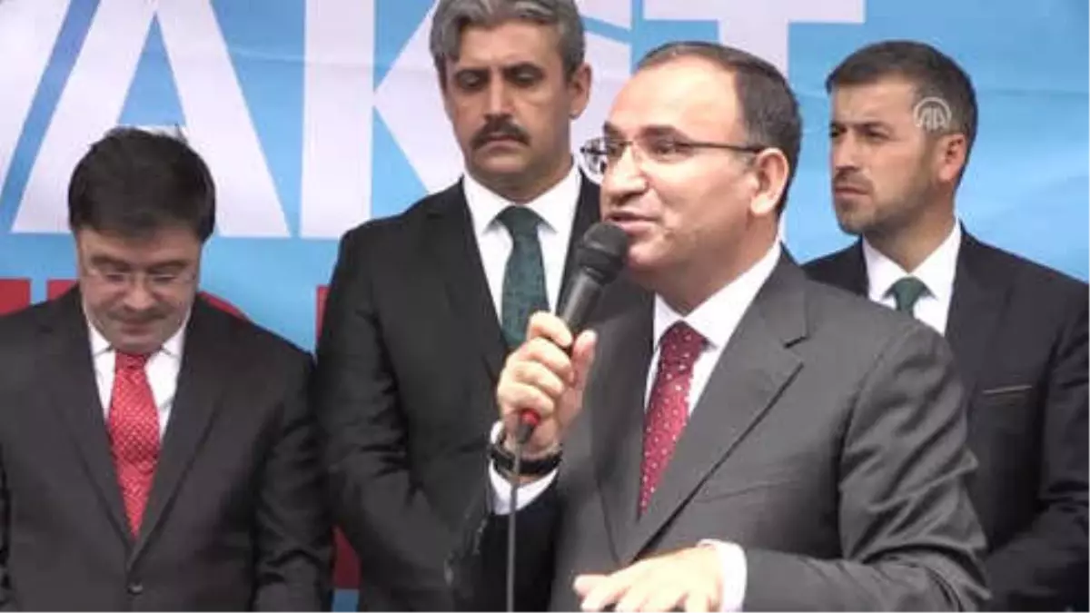 Bozdağ: "Halk Adamı Seçim Vakti Bisiklete Binerek Olunmaz"