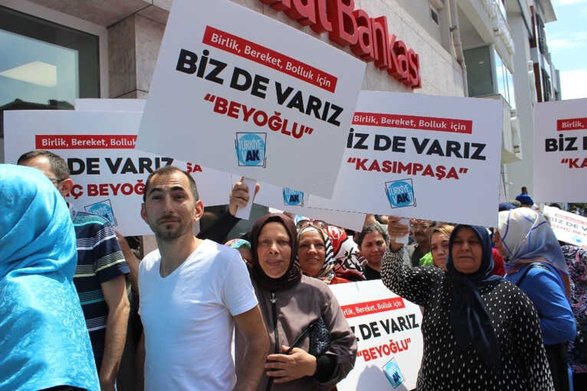 Cumhurbaşkanı Erdoğan\'a Doğup Büyüdüğü Kasımpaşa\'dan Destek