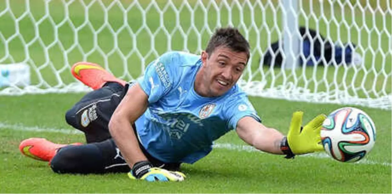 Sakatlanan Uruguaylı Muslera, Dünya Kupasında Forma Giyebilecek