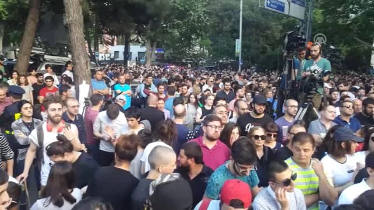 Gürcistan\'da Cinayet Davasındaki Tahliye Kararına Binlerce Kişiden Protesto