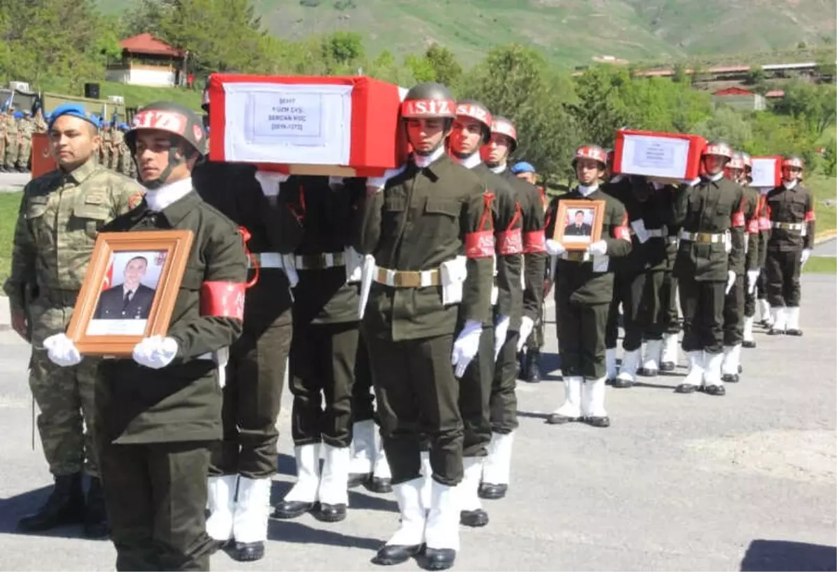 Hakkari Şehitleri Törenle Memleketlerine Uğurlandı