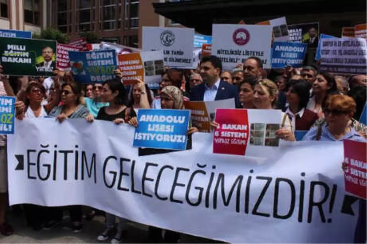 Milli Eğitim Müdürlüğü Önünde Lgs Eylemi