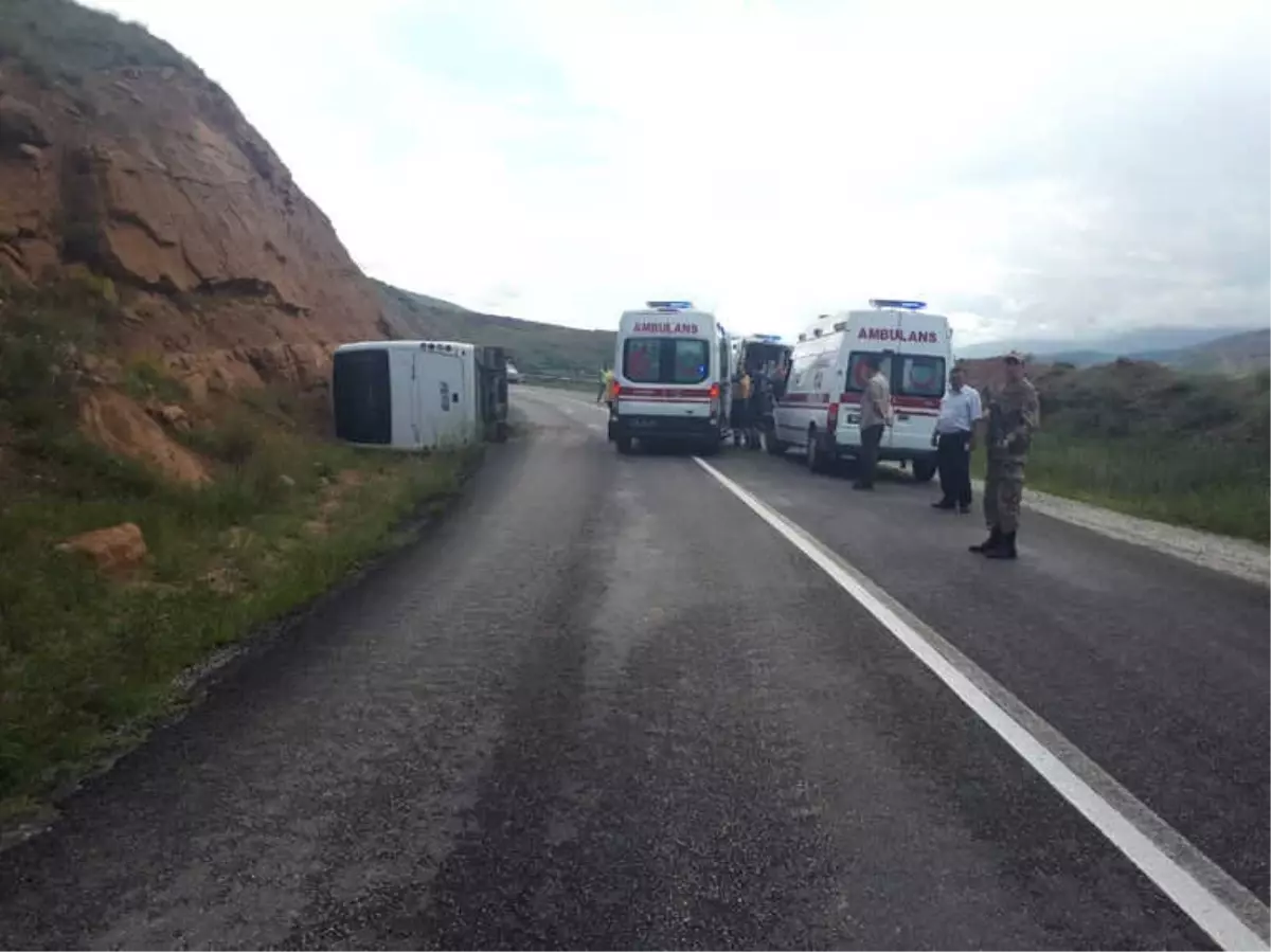 Polisleri Taşıyan Otobüs Devrildi: 11 Yaralı