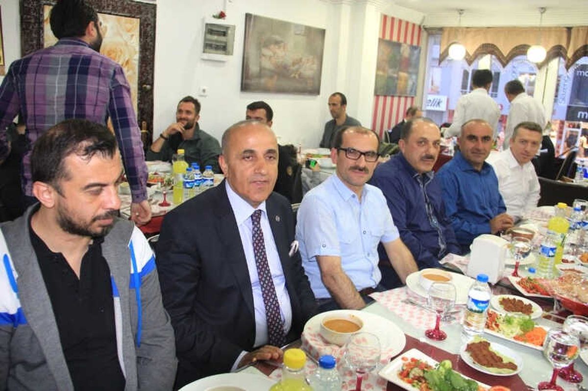Rafting 2. Başkanı Yardımcı Hakkari\'de İftar Yemeğine Katıldı
