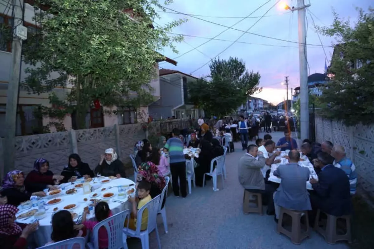 Şehidin Ana Ocağında Kurulan İftar Sofralarında Buluştular