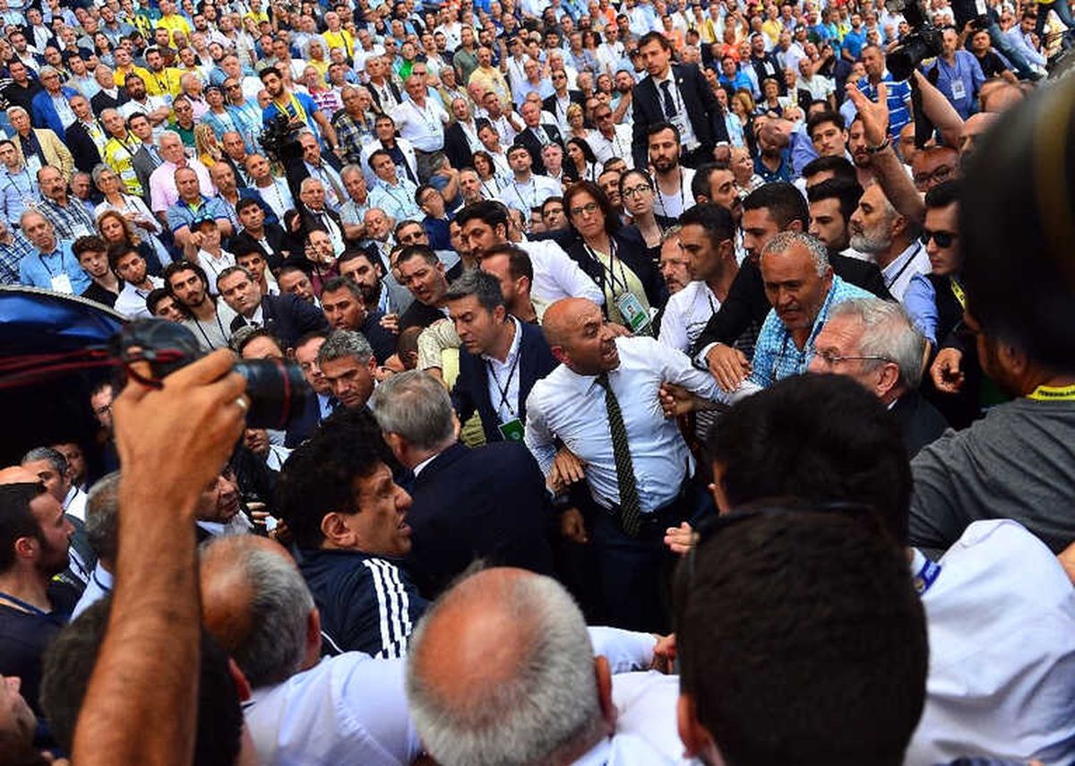 Ali Koç\'un Konuşması Sırasında Gerginlik Yaşandı