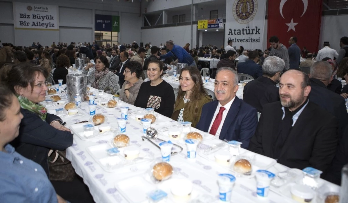 Atatürk Üniversitesi Ailesi İftarda Bir Araya Geldi