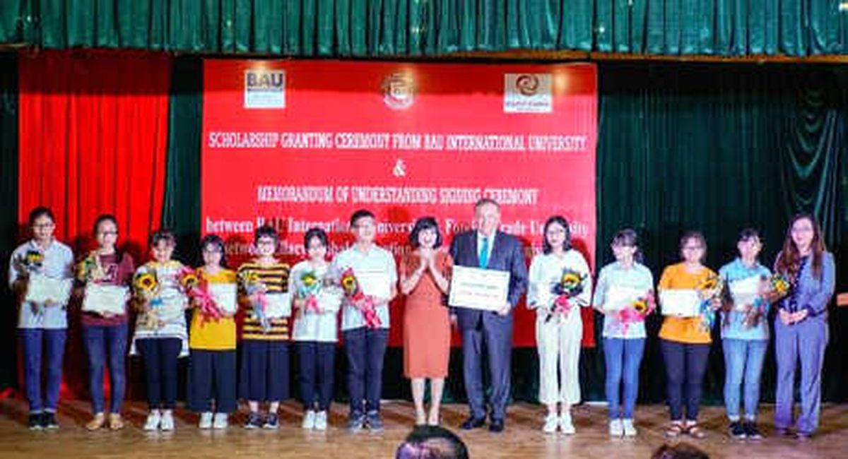 Bahçeşehir Üniversitesi Vietnam\'da \'Bursluluk Sınavı\'nı Kazananları Ödüllendirdi