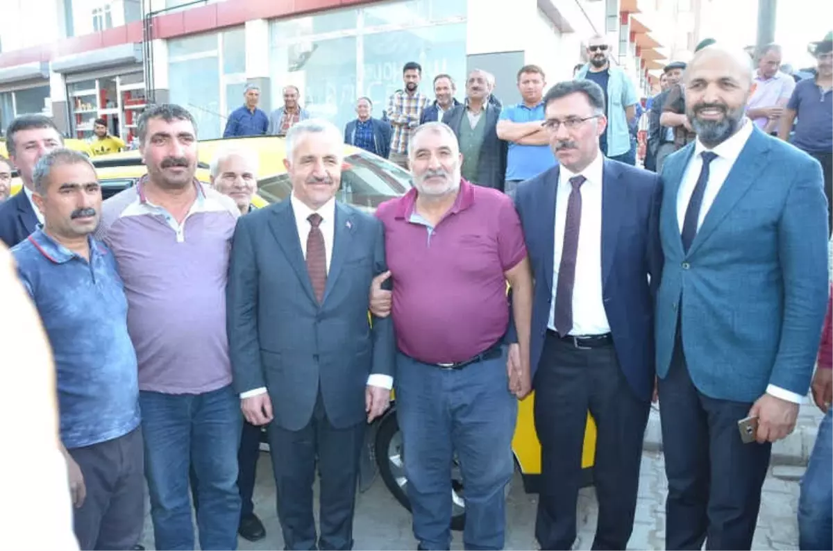 Bakan Arslan, Iğdır\'da Esnaf Ziyaretinde Bulundu