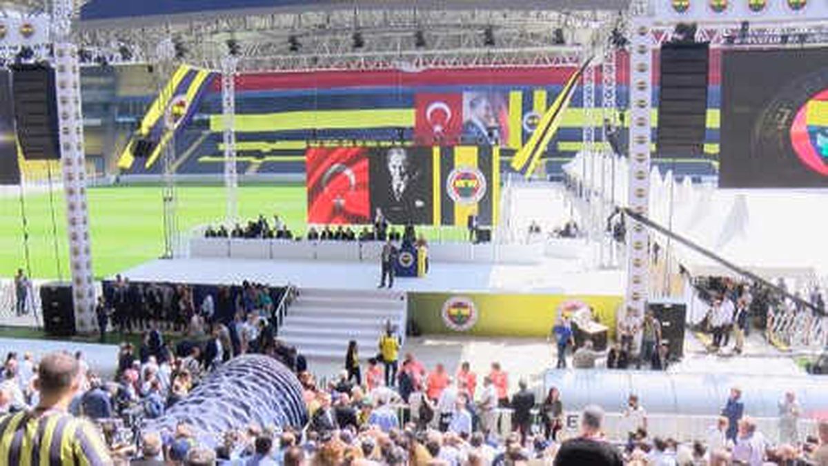 Fenerbahçe\'de Tarihi Genel Kurul Başladı