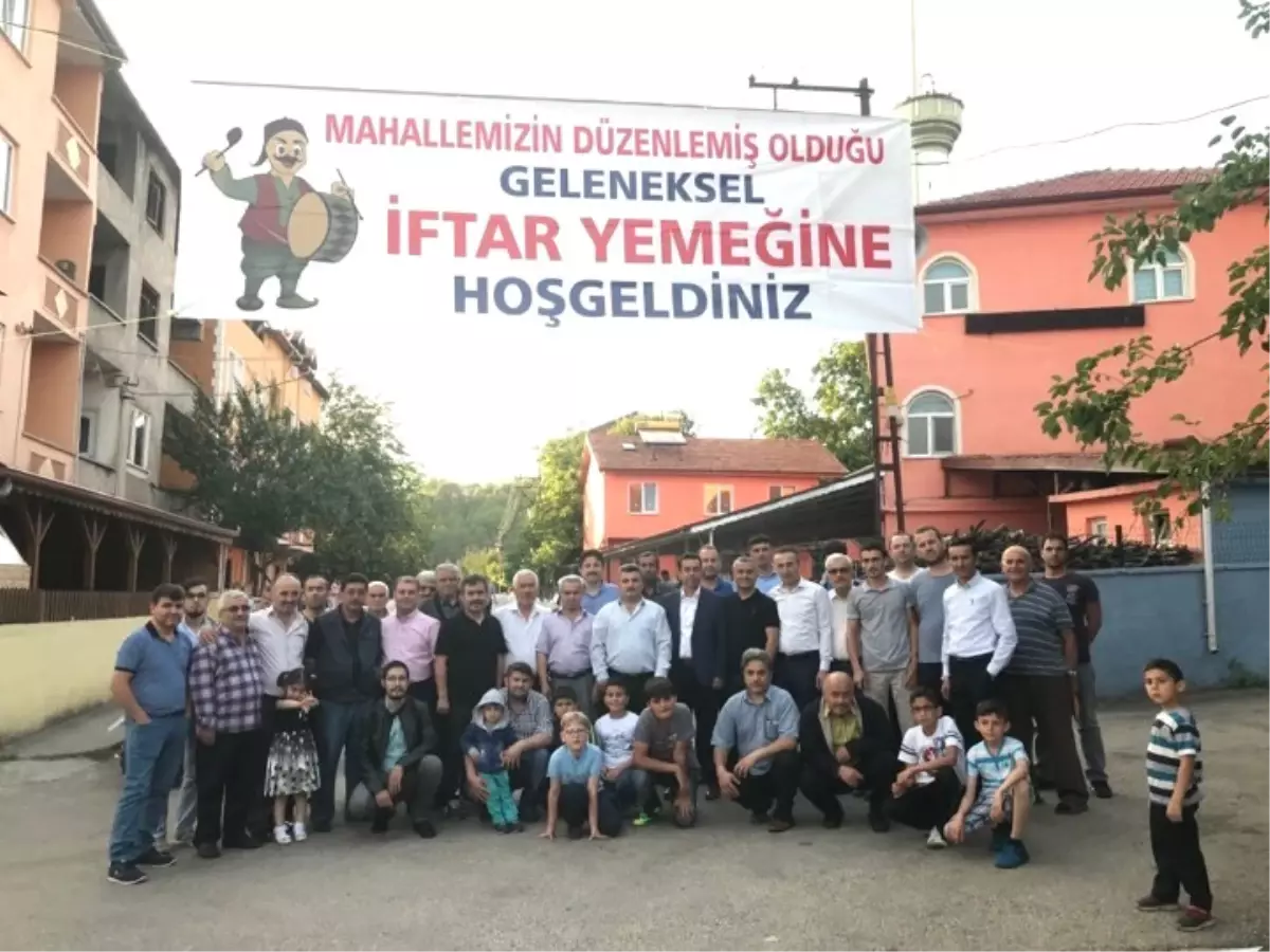 Kalaycılar Mahalle Gençliğinden 2 Bin Kişilik İftar Sofrası